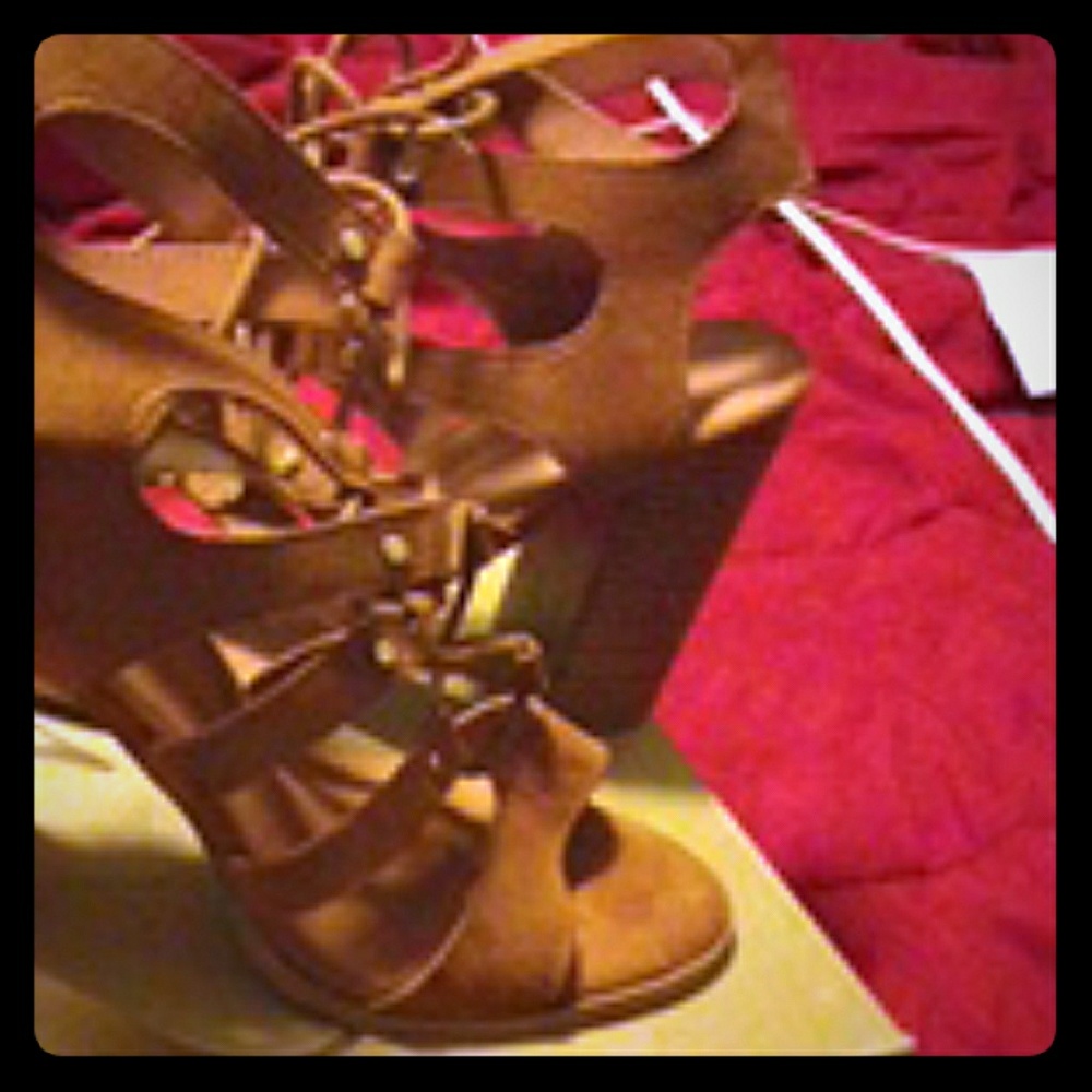 Size 10 Cognac sandal